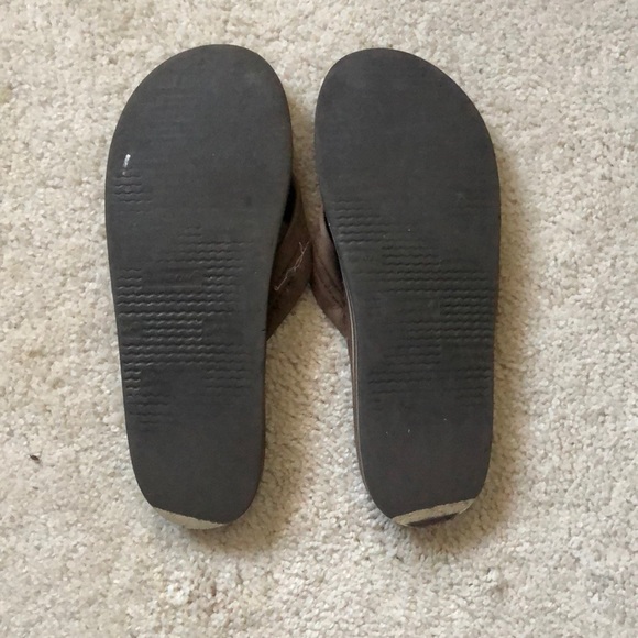 Rainbow flip flops (size small) - Picture 3 of 4